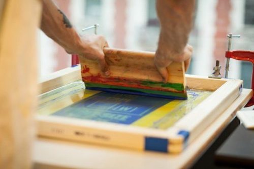 ¿TE GUSTARÍA HACER SERIGRAFÍA? EL ESTUDIO FLUOR NATURAL TE INVITA A APRENDER ESTE OFICIO